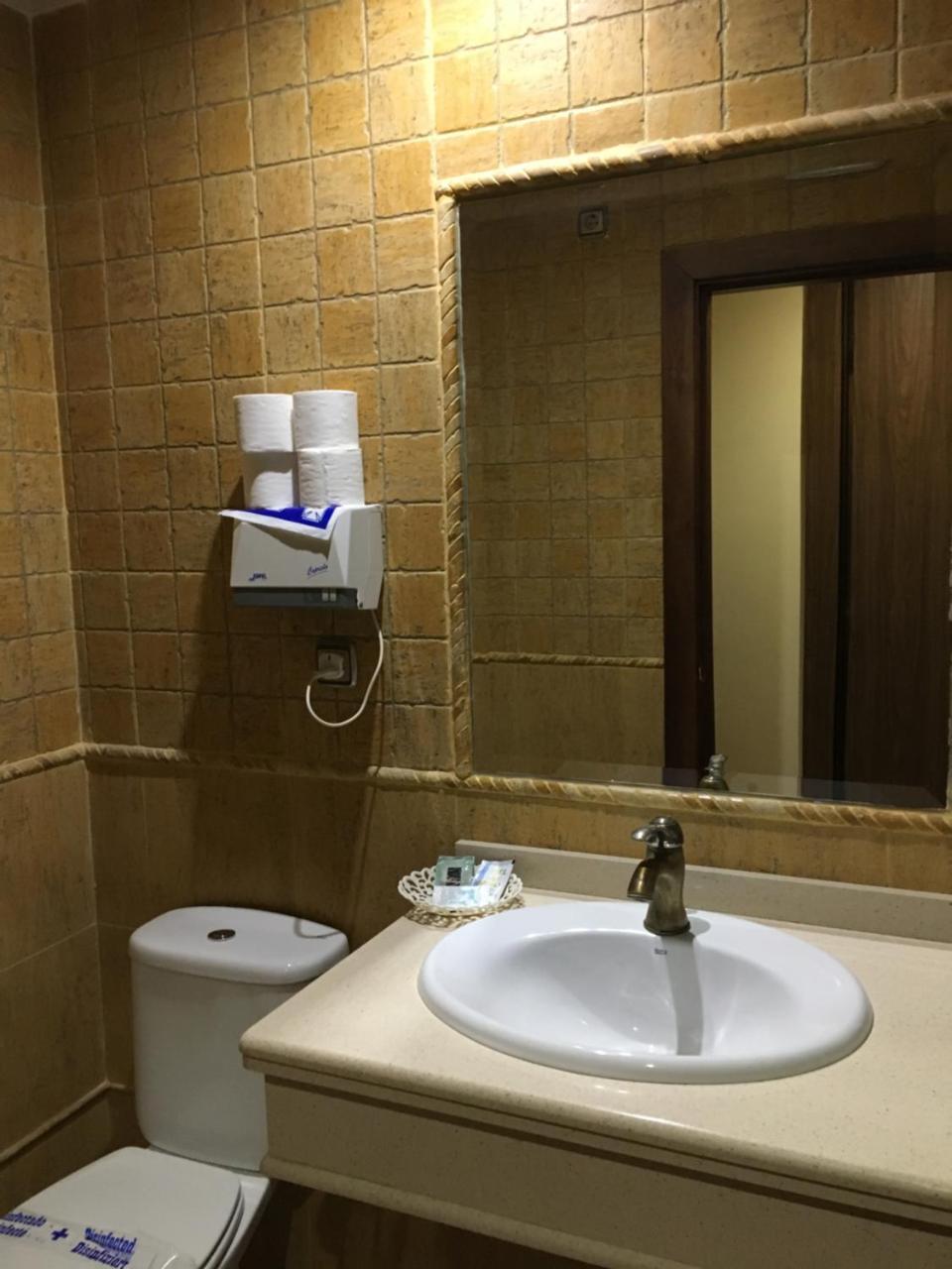 Hostal Meson Arboleas Bagian luar foto