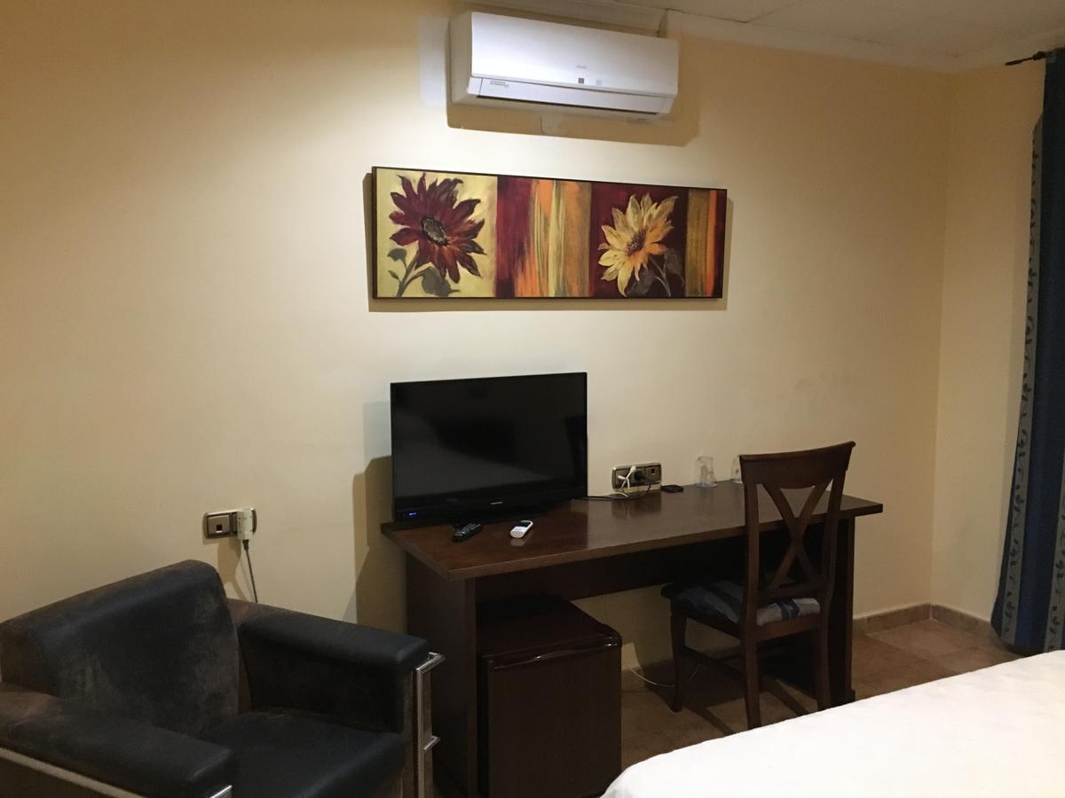 Hostal Meson Arboleas Bagian luar foto