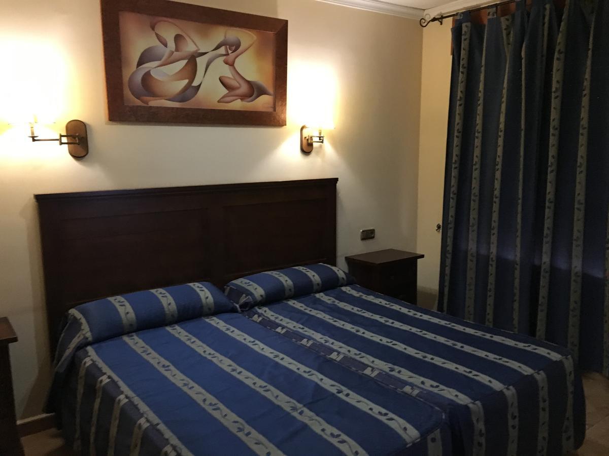 Hostal Meson Arboleas Bagian luar foto